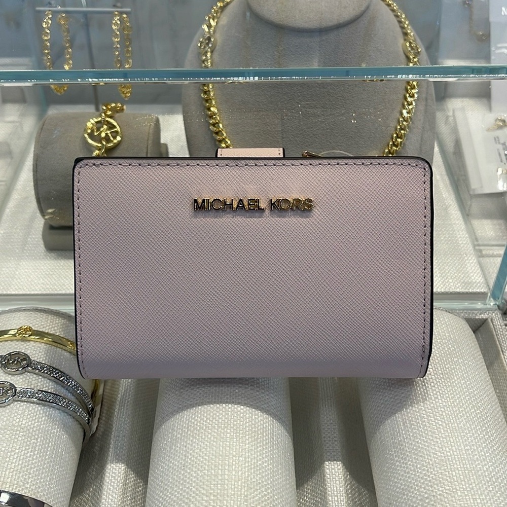 Michae Kors Jet Set Item Large Logo 2-in-1 Central Zip Wristlet
Pale Blue 
NWT - Picture 12 of 16